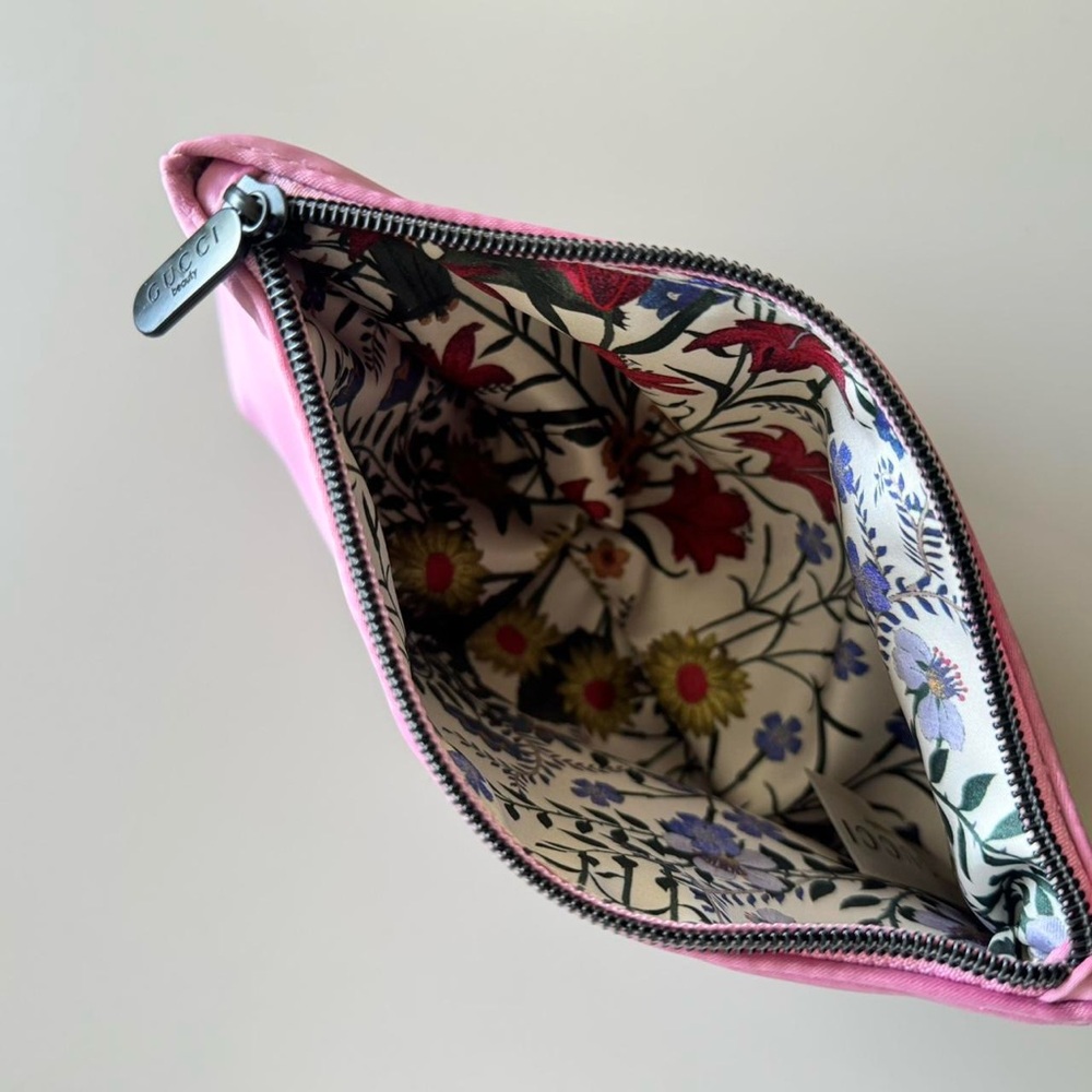 Gucci Pink Satin Cosmetic Pouch GUCCI BEAUTY GWP - Picture 3 of 4